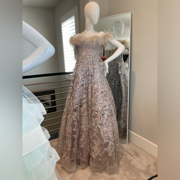 New elegant long dress - Picture 4 of 16